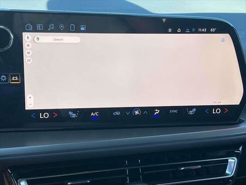 Used 2025 Chevrolet Traverse LT image 33