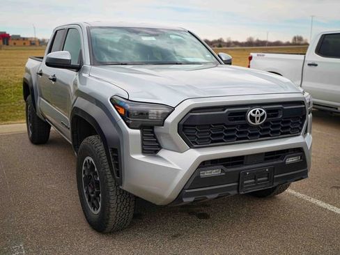Used 2024 Toyota Tacoma TRD Off-Road image 3