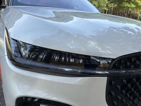 Used 2025 Lincoln Nautilus Reserve w/ Jet Appearance Package image 9