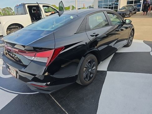 Used 2023 Hyundai Elantra SEL image 11