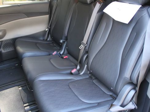 New 2026 Kia Carnival EX FWD image 19