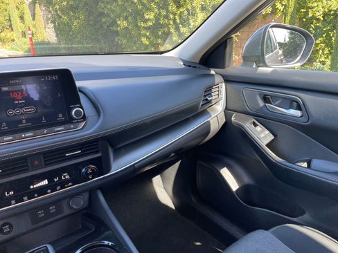 Used 2025 Nissan Rogue SV image 37