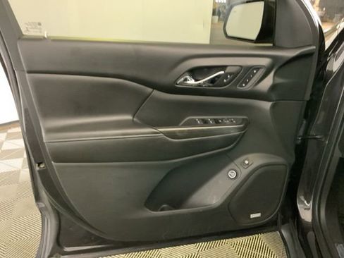 Used 2018 GMC Acadia SLT AWD/4WD image 16