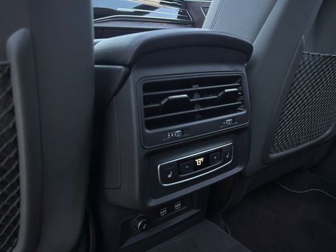 Used 2019 Audi Q8 Premium image 19
