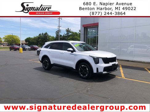 Used 2024 Kia Sorento S AWD/4WD image 1