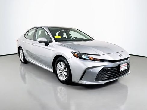 Used 2025 Toyota Camry LE FWD image 10