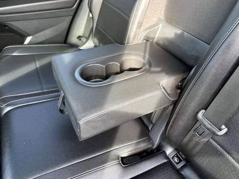 Used 2019 Volkswagen Tiguan SEL Premium R-Line image 11