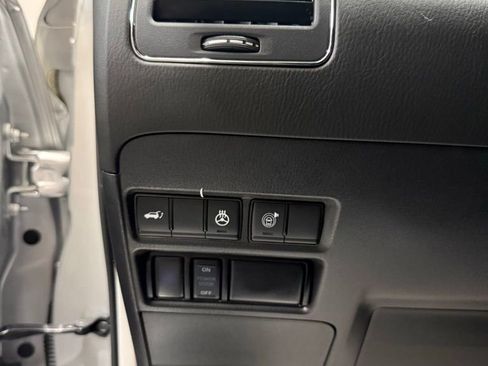 Used 2024 Nissan Armada Platinum w/ Captain's Chairs Package RWD image 10