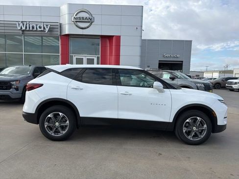 Used 2025 Chevrolet Blazer LT FWD image 8