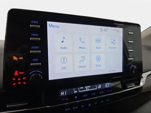 Used 2024 Toyota Sienna LE image 17