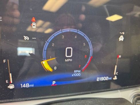 Used 2025 Chevrolet Trax LT w/ LT Convenience Package image 12