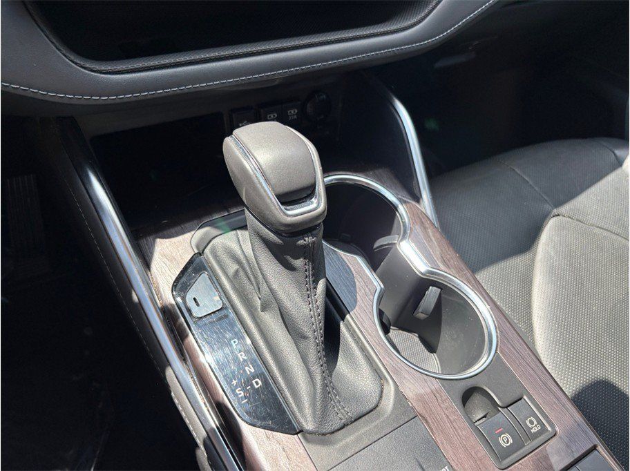 Used 2021 Toyota Highlander Limited FWD image 38