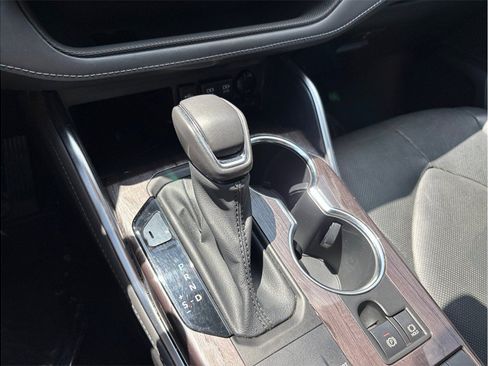 Used 2021 Toyota Highlander Limited FWD image 38