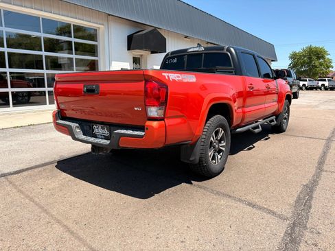 Used 2016 Toyota Tacoma TRD Sport AWD/4WD image 5