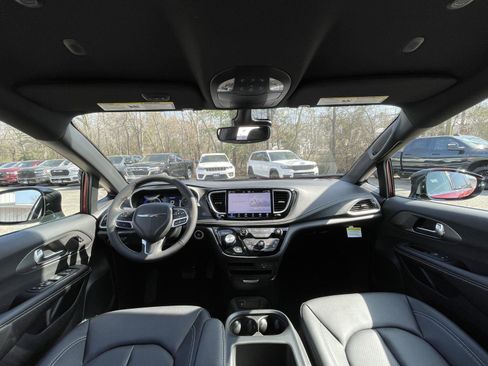 New 2026 Chrysler Pacifica Select image 25