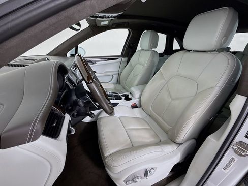 Certified 2016 Porsche Macan Turbo image 5