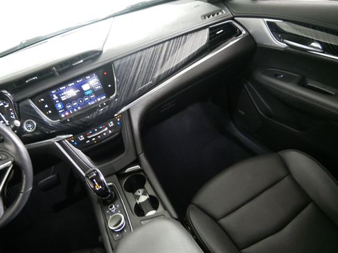 Used 2023 Cadillac XT6 Premium Luxury w/ Technology Package AWD/4WD image 11