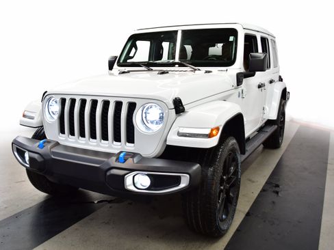 Used 2023 Jeep Wrangler Unlimited Sahara w/ Cold Weather Group AWD/4WD image 4