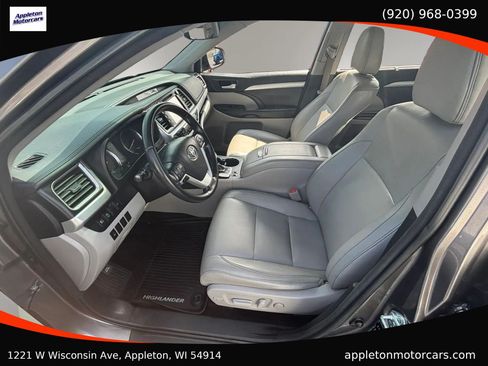 Used 2018 Toyota Highlander XLE AWD/4WD image 25