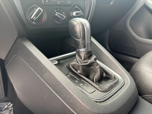 Used 2017 Volkswagen Jetta SE FWD image 21