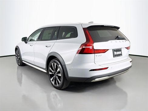 Certified 2026 Volvo V60 B5 Cross Country Ultra w/ Climate Package AWD/4WD image 5