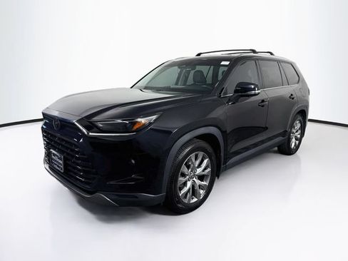 Used 2024 Toyota Grand Highlander AWD image 3