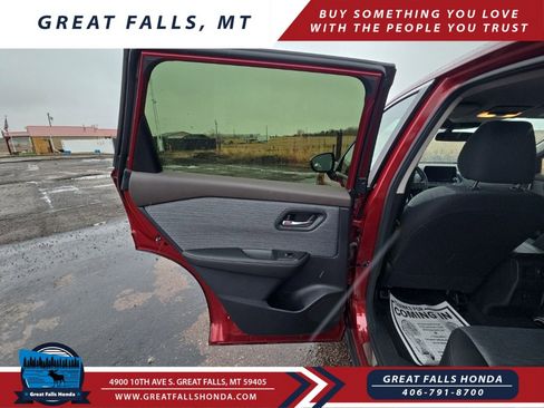 Used 2023 Nissan Rogue SV image 11