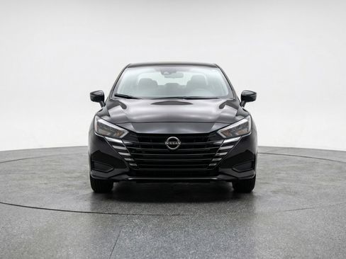 Used 2025 Nissan Versa SV image 2