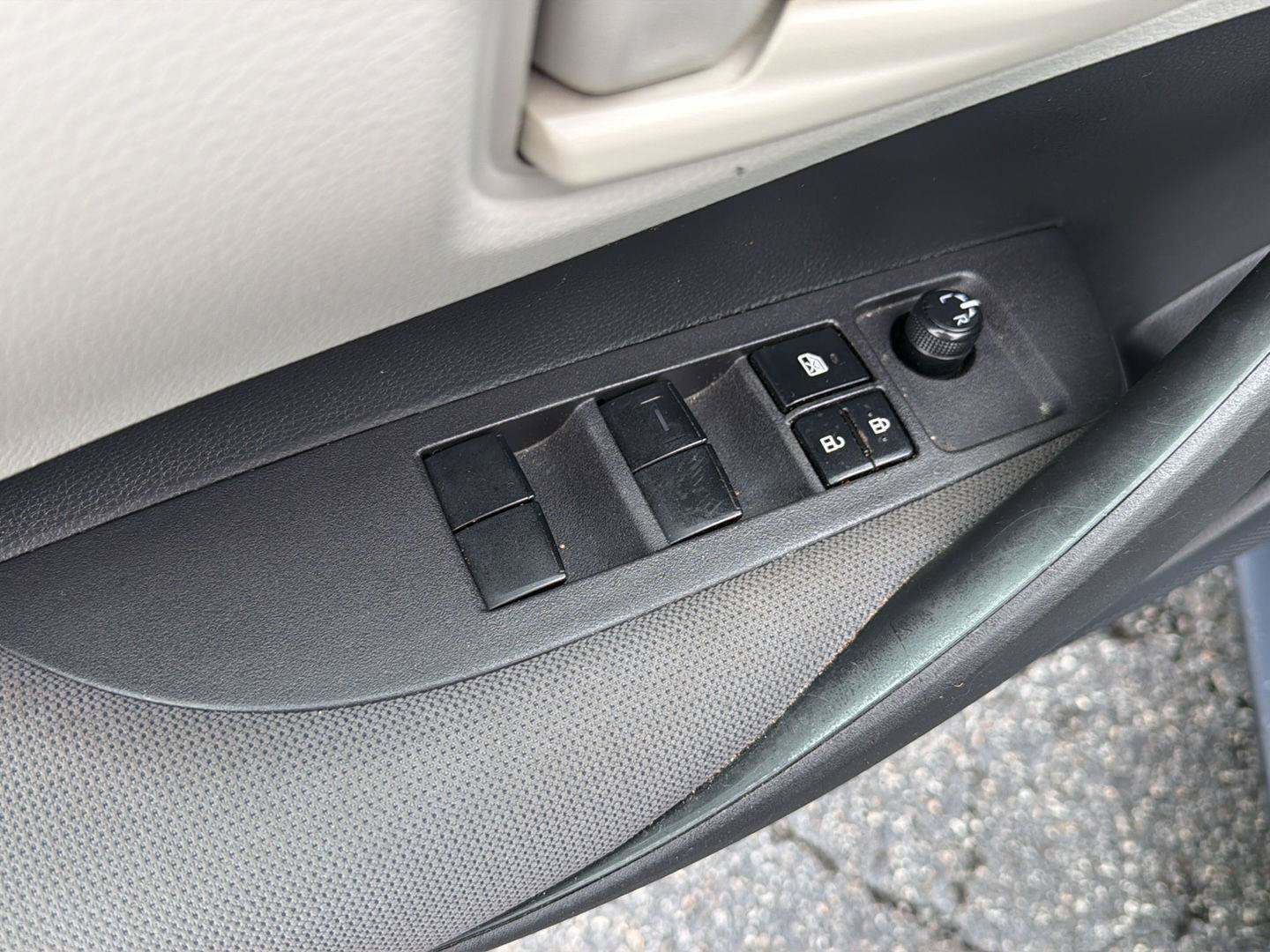 Used 2024 Toyota Corolla LE FWD image 31