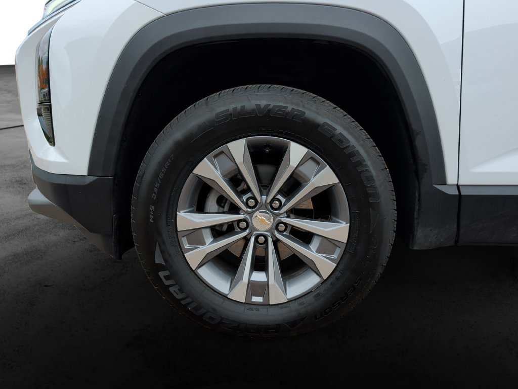 Used 2026 Chevrolet Equinox LT AWD/4WD image 9