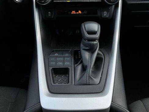 Used 2025 Toyota RAV4 XLE image 24