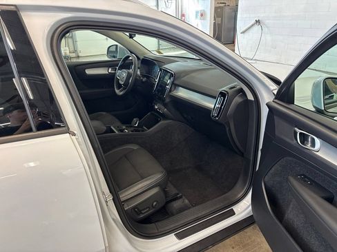 Used 2020 Volvo XC40 T5 Momentum w/ Protection Package AWD/4WD image 19