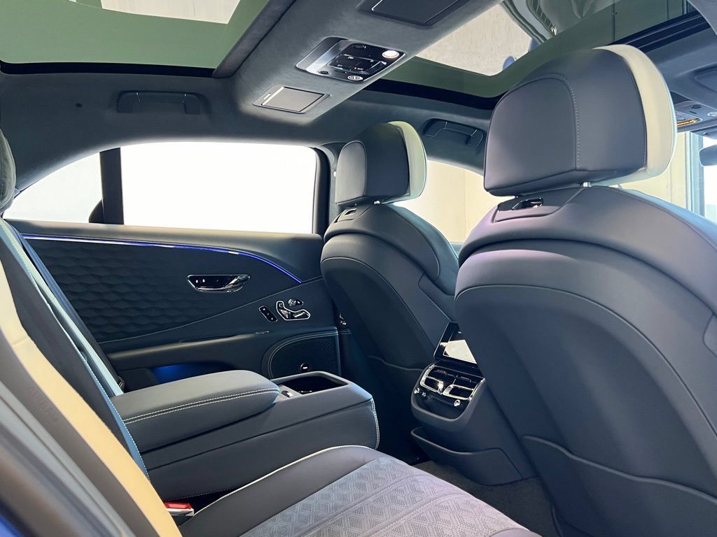 Certified 2025 Bentley Flying Spur Plug-In Hybrid w/ First Edition Specification AWD/4WD image 24