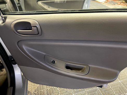 Used 2004 Dodge Stratus SE image 16