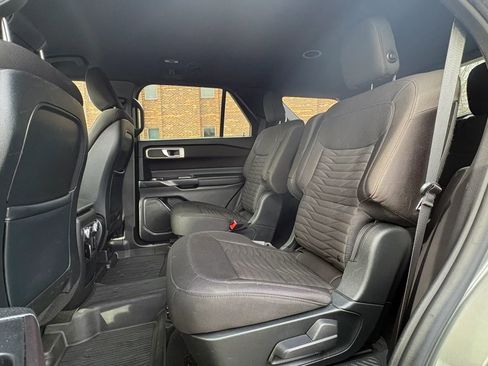 Used 2020 Ford Explorer XLT AWD/4WD image 25