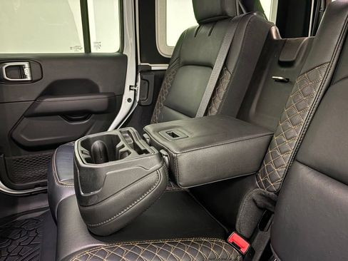 Used 2021 Jeep Wrangler Unlimited Sahara AWD/4WD image 30