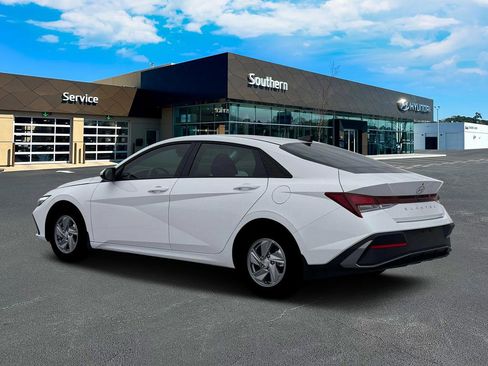 New 2026 Hyundai Elantra SE FWD image 4