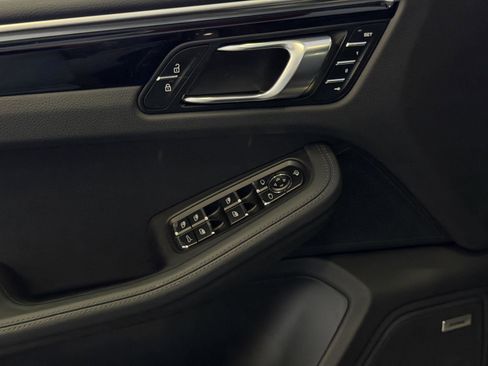 Certified 2022 Porsche Macan S image 14