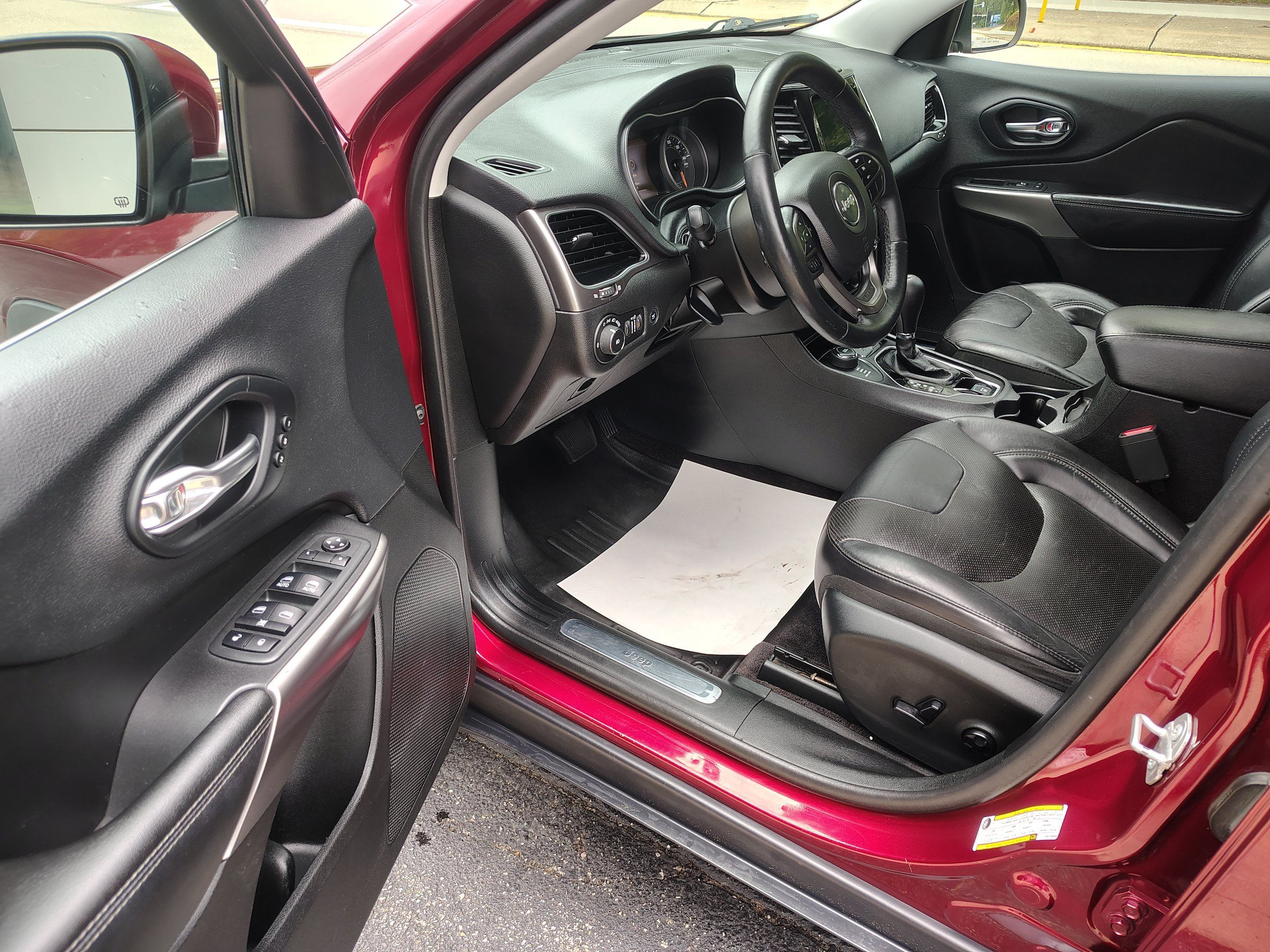 Used 2019 Jeep Cherokee Limited AWD/4WD image 19
