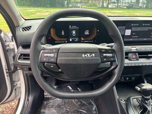 Used 2025 Kia K4 FWD image 30