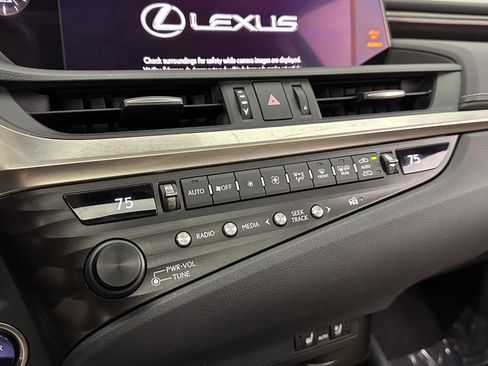 Used 2020 Lexus ES 300h ES 300h w/ Premium Package image 19