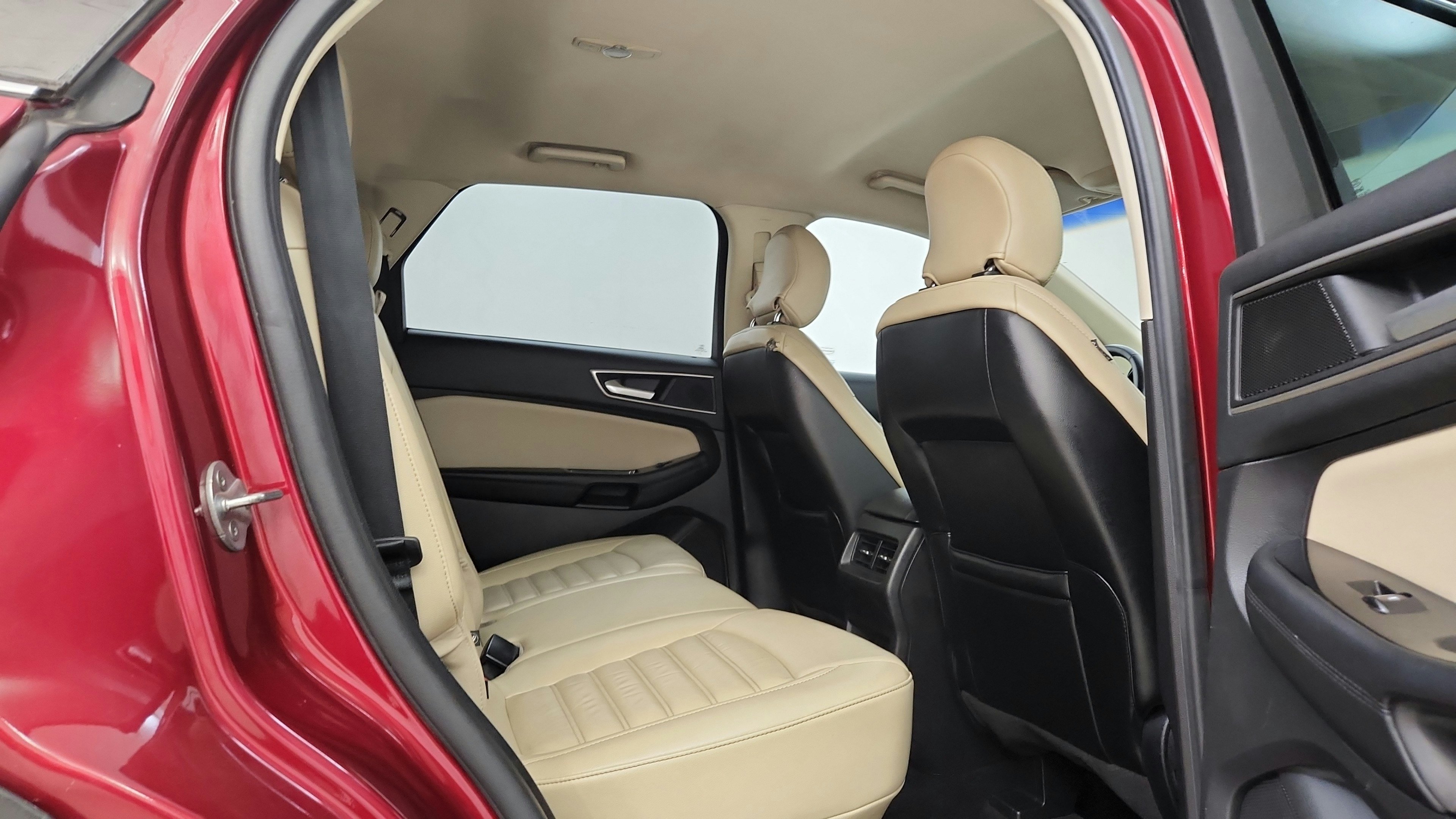 Used 2016 Ford Edge SEL w/ Equipment Group 201A AWD/4WD image 32