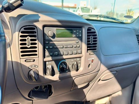 Used 1999 Ford F150 Lariat image 14