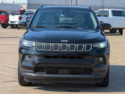 Used 2022 Jeep Compass Latitude w/ Sun and Sound Group FWD image 8