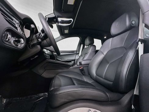 Certified 2026 Porsche Macan AWD/4WD image 5