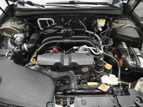 Used 2019 Subaru Outback 2.5i Limited AWD/4WD image 3