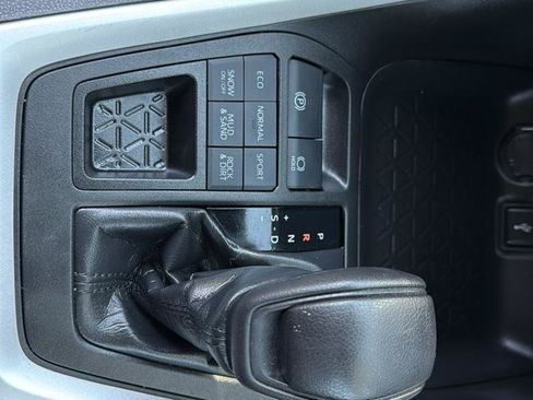 Used 2021 Toyota RAV4 XLE AWD/4WD image 23