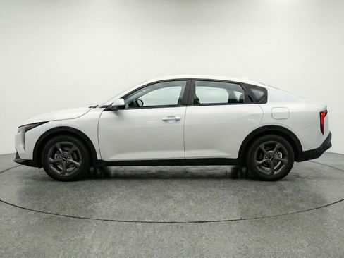 Used 2025 Kia K4 LXS image 5