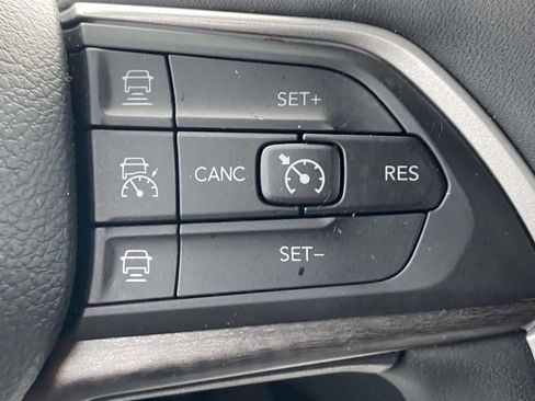 Used 2023 Jeep Grand Cherokee L Limited w/ Black Appearance Package RWD image 29