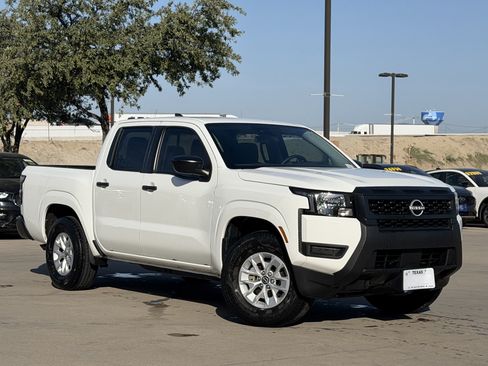 Used 2025 Nissan Frontier S RWD image 2